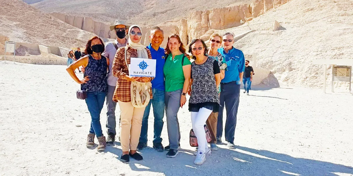 nav a53e2193b57331a3 Travelers at valley of the kings