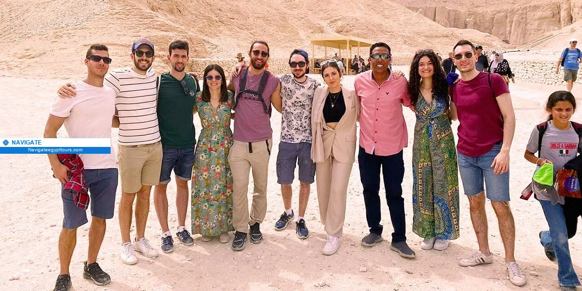 nav ad0dee5bae8a9e93 Travelers tourists at the valley of the kings